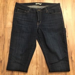 711 Levi’s Skinny Jeans